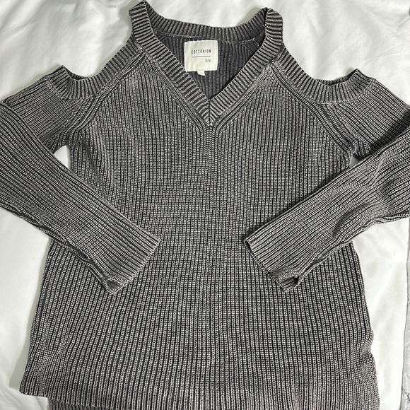 Cotton On Cold Shoulder V-Neck Knit Sweater Gray Ribbed Slit Hem Medium - Picture 1 of 5